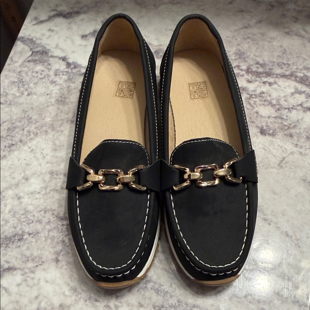 Black Women's Chain-Accent Loafers size 8